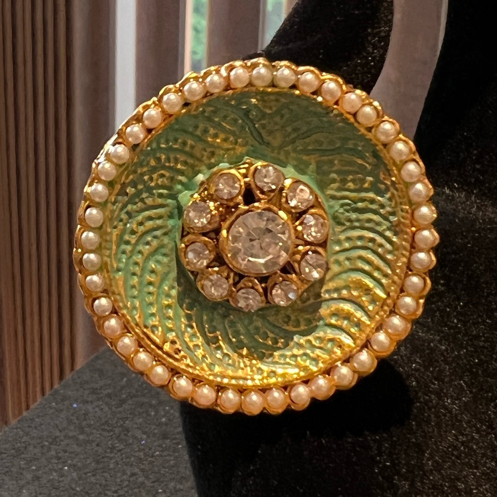 NWOT Ring Rhinestone and Faux Pearls, Indian jewelry